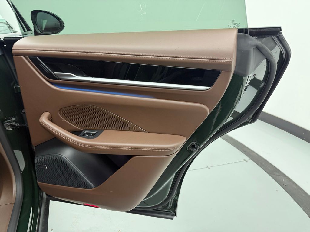 Thumbnail: 2026 Porsche Macan - 30