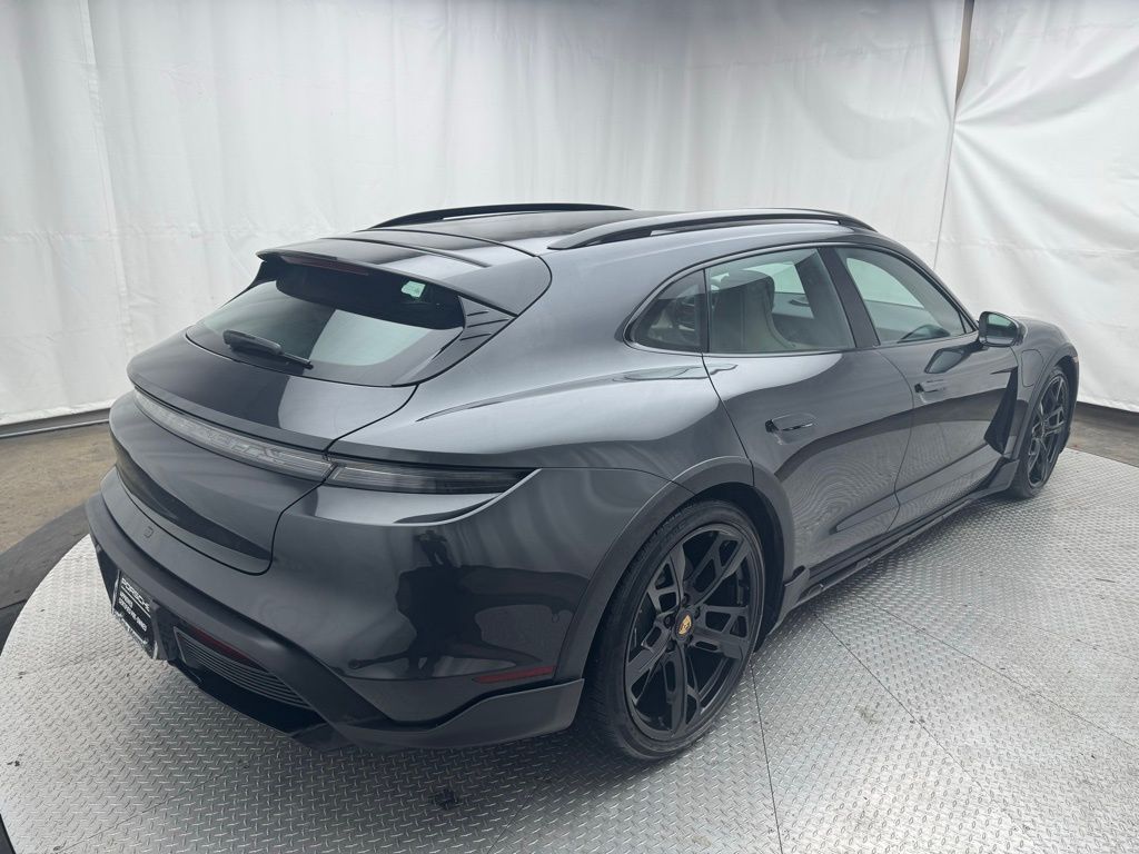 2022 Porsche Taycan Turbo S 7