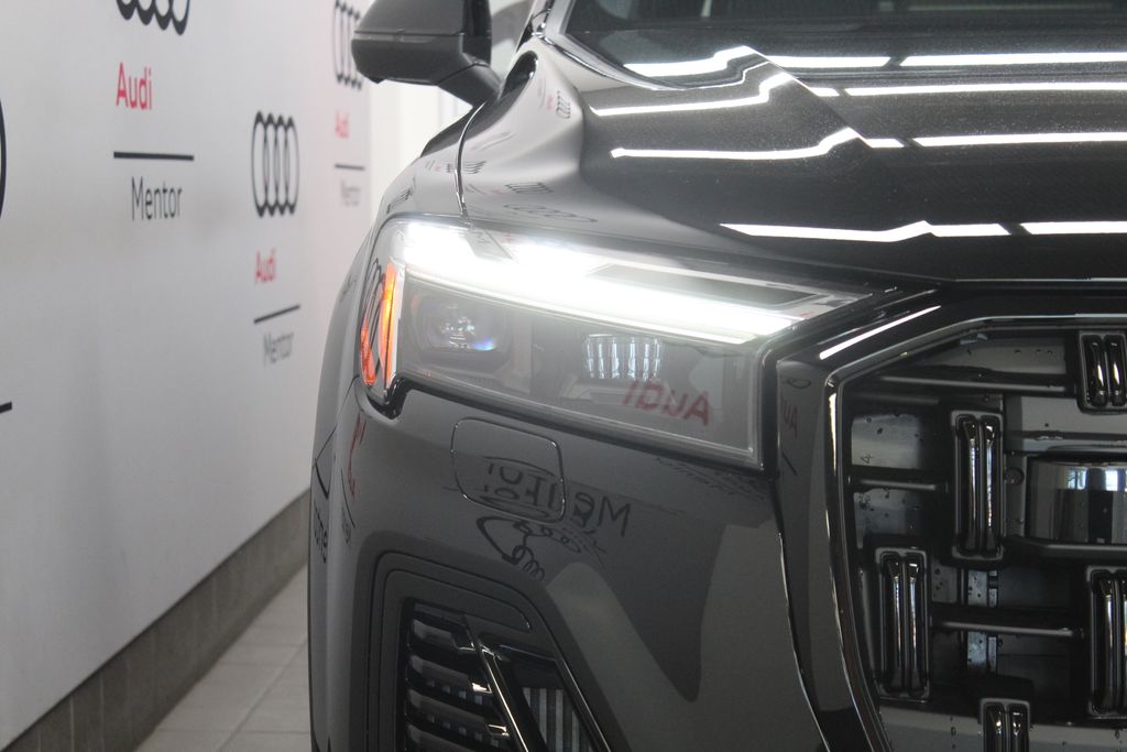 Thumbnail: 2026 Audi Q7 - 10