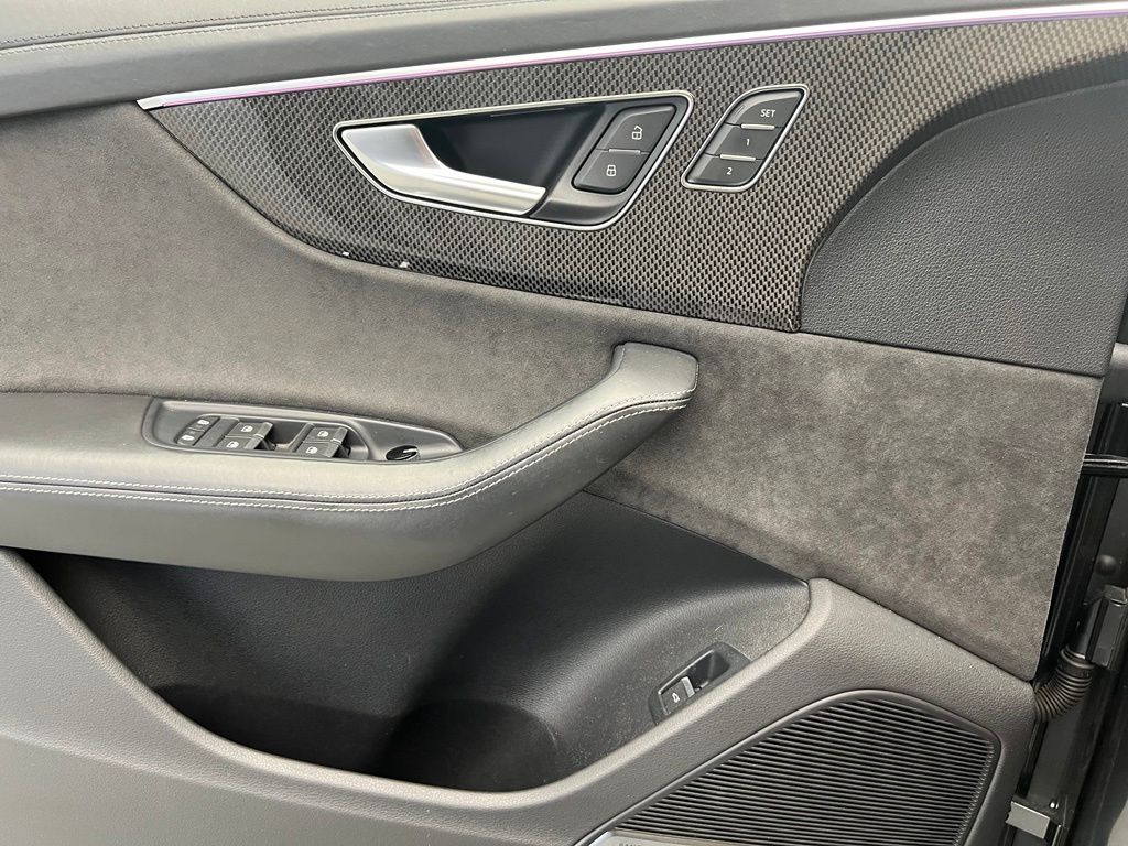 Thumbnail: 2020 Audi SQ8 - 20