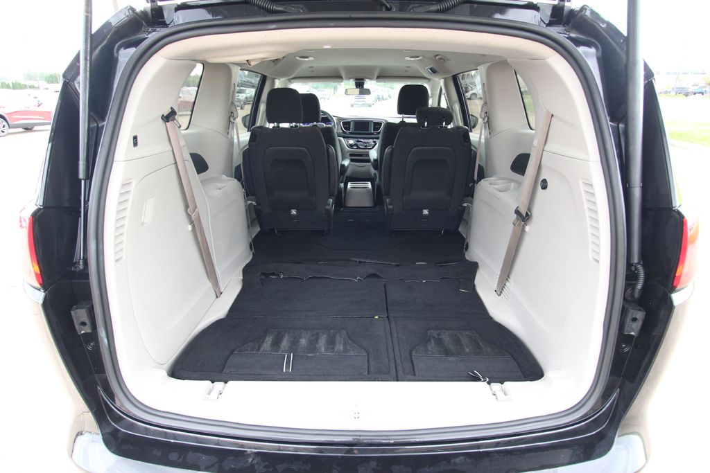Used 2022 Chrysler Voyager Van