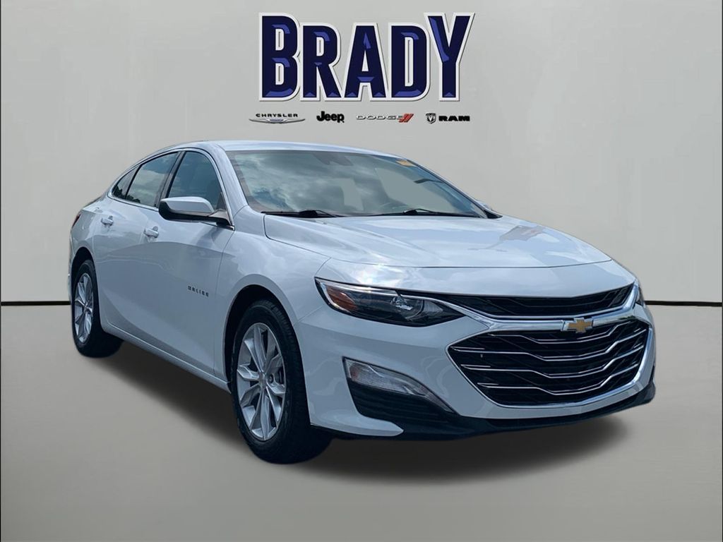 Summit White 2025 Chevrolet Malibu LT with 1LT FWD Sedan Front-Wheel Drive Continuously Variable Transmission