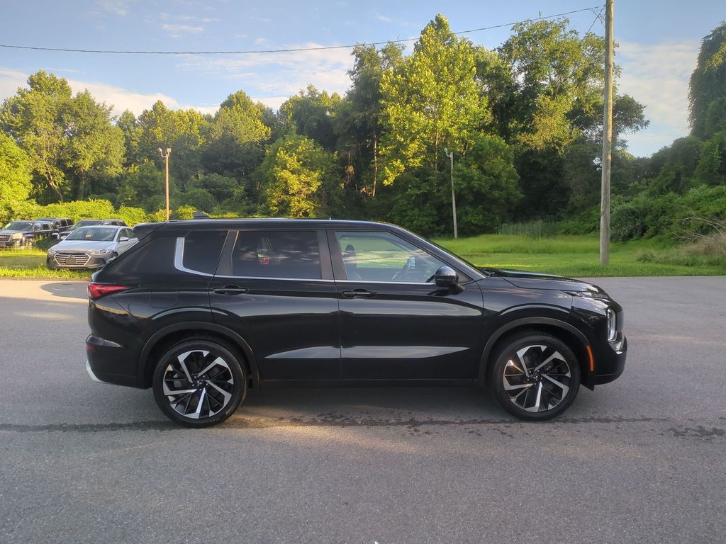 2022 Mitsubishi Outlander SE