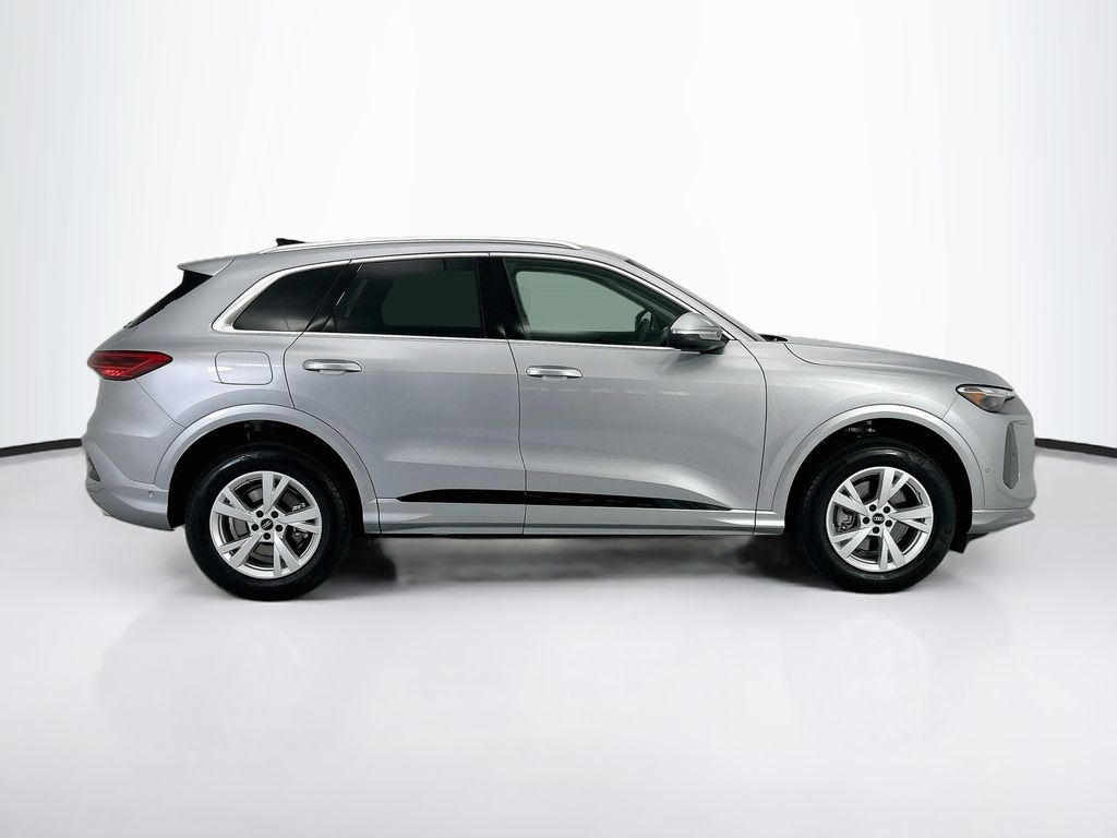 Thumbnail: 2026 Audi Q5 - 4