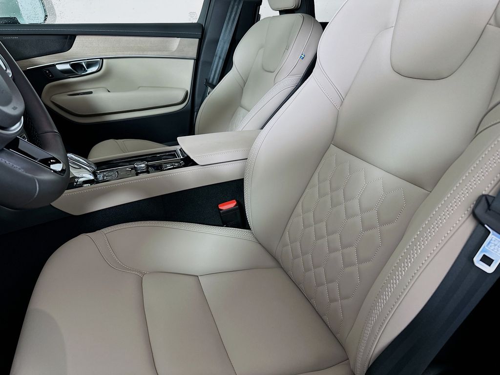 2026 Volvo XC90 Plus - Photo 8