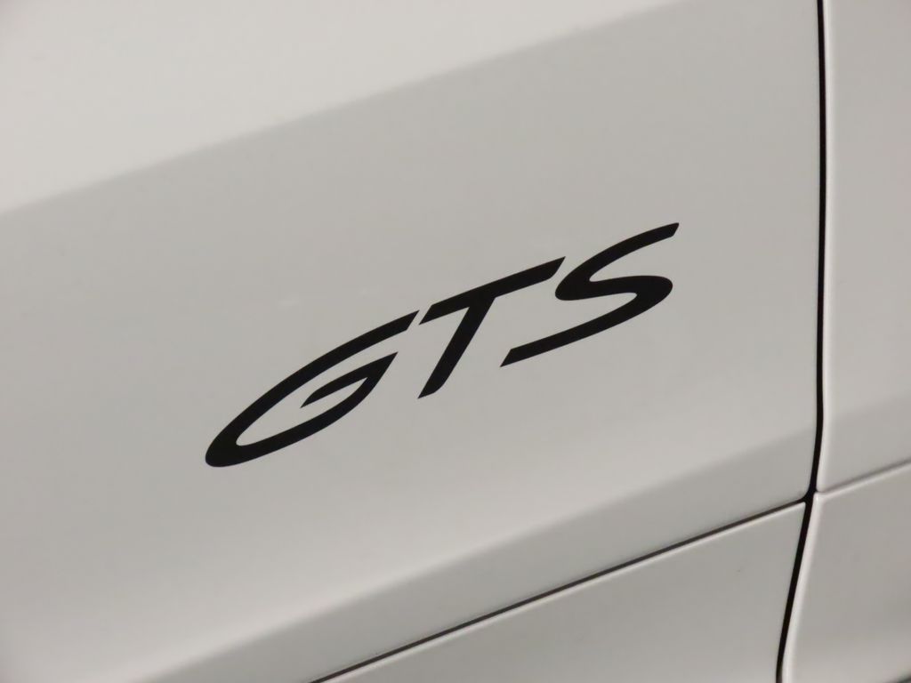 Thumbnail: 2025 Porsche  - 13