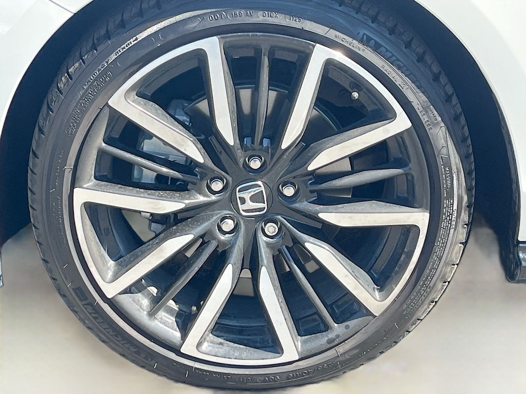 Used 2025  Honda Touring image 32
