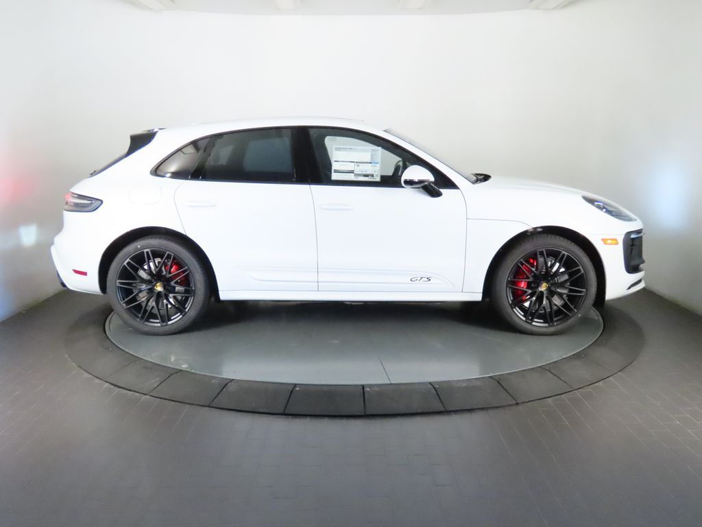 Thumbnail: 2026 Porsche Macan - 8