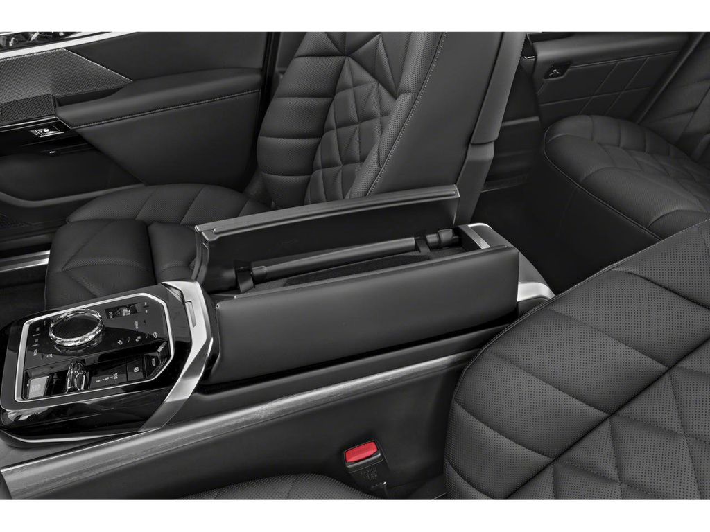 2025 BMW 7 Series 740i xDrive 10