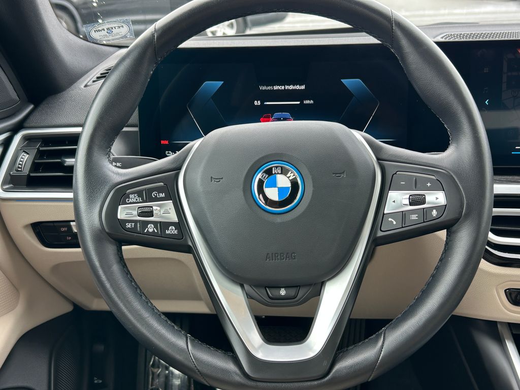 Thumbnail: 2023 BMW i4 - 18