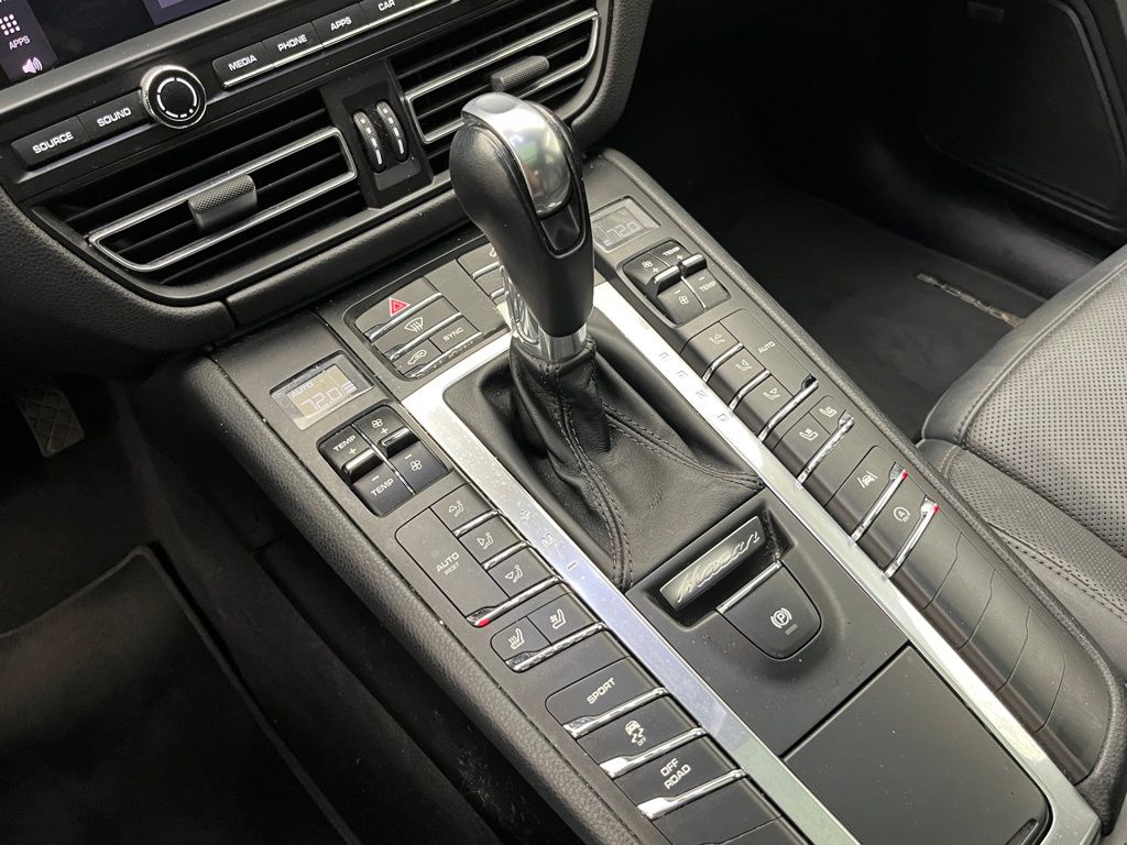 Thumbnail: 2019 Porsche Macan - 13
