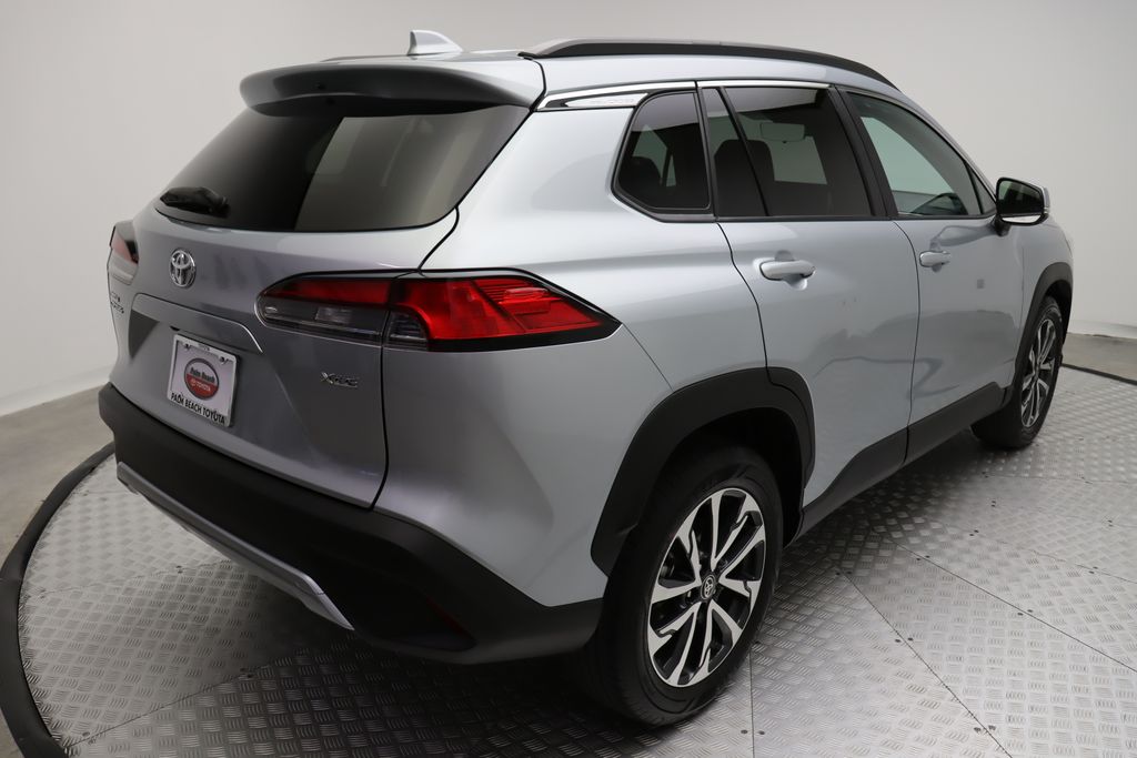 2024 Toyota Corolla Cross XLE 8