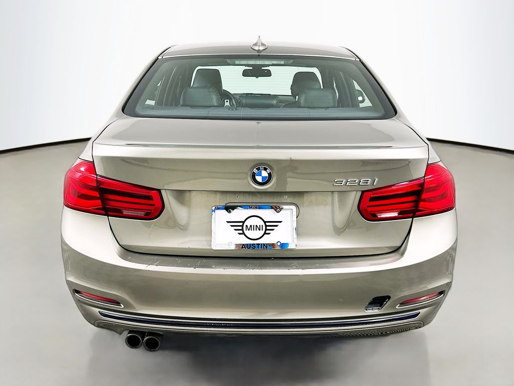 Thumbnail: 2016 BMW 3 Series - 6