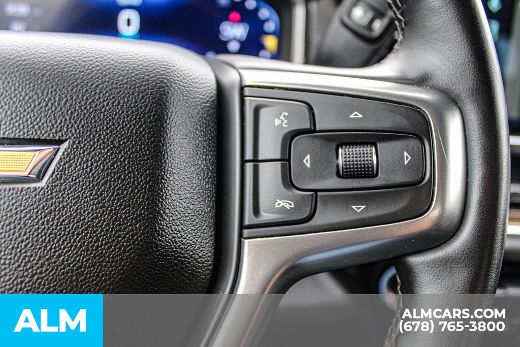 Used 2025 White Chevrolet LT image 27