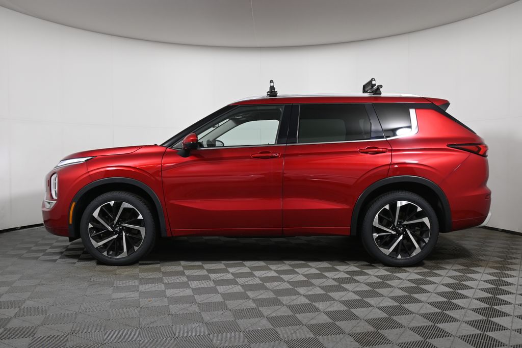 Thumbnail: 2022 Mitsubishi Outlander - 2