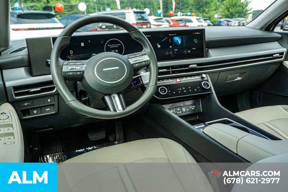 Used 2024 Silver Hyundai SEL image 27