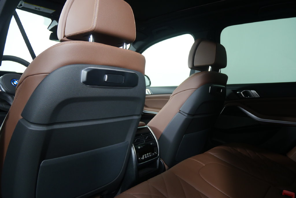 Thumbnail: 2026 BMW X5 - 15
