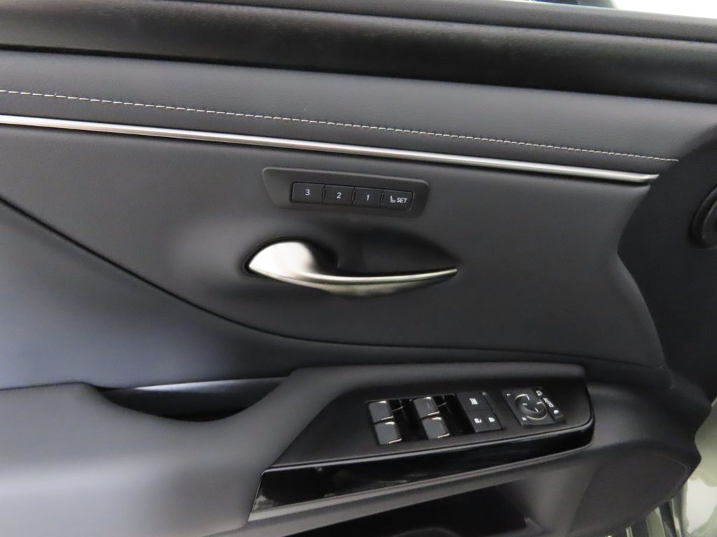2025 Lexus ES Hybrid 300h 24