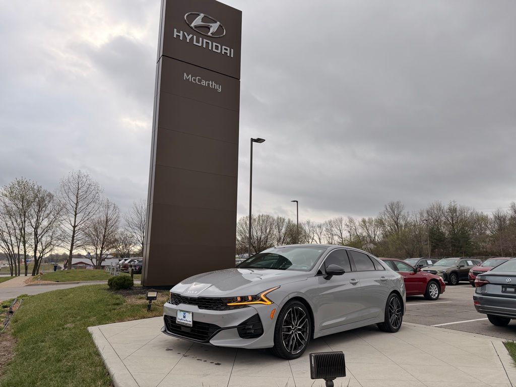 Wolf Gray 2022 Kia K5 GT FWD Sedan Front-Wheel Drive 8-Speed Dual Clutch