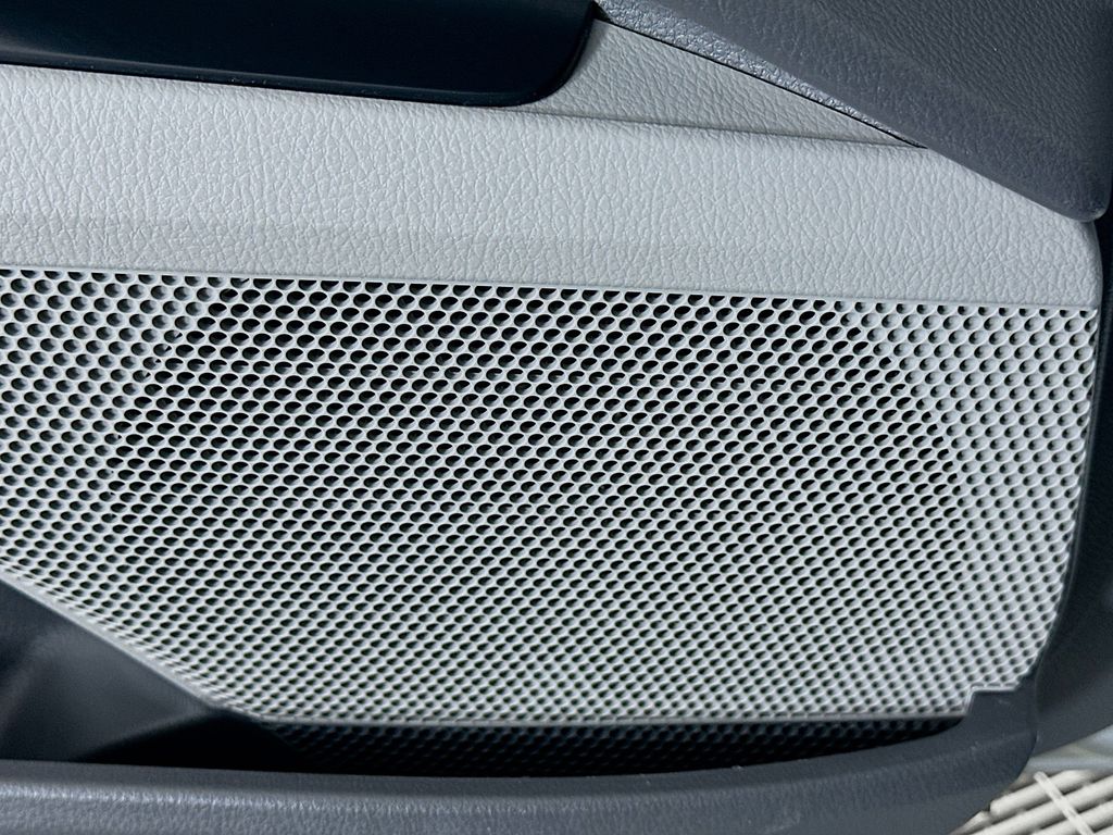 Thumbnail: 2018 Toyota Camry - 18