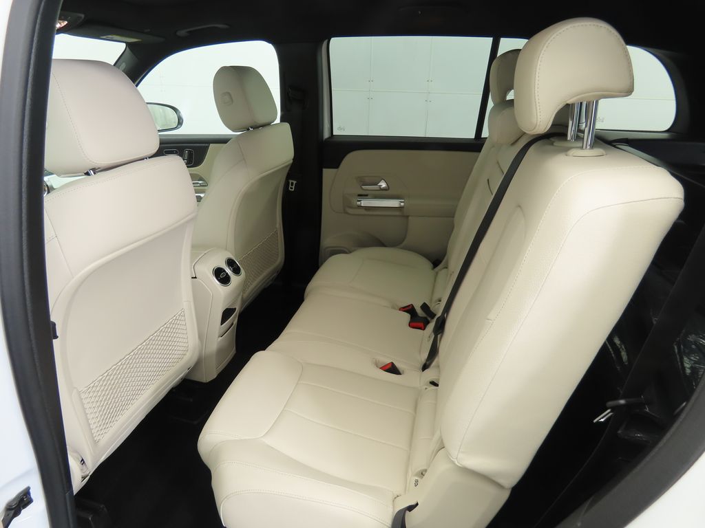 2025 Mercedes-Benz GLB 250 21