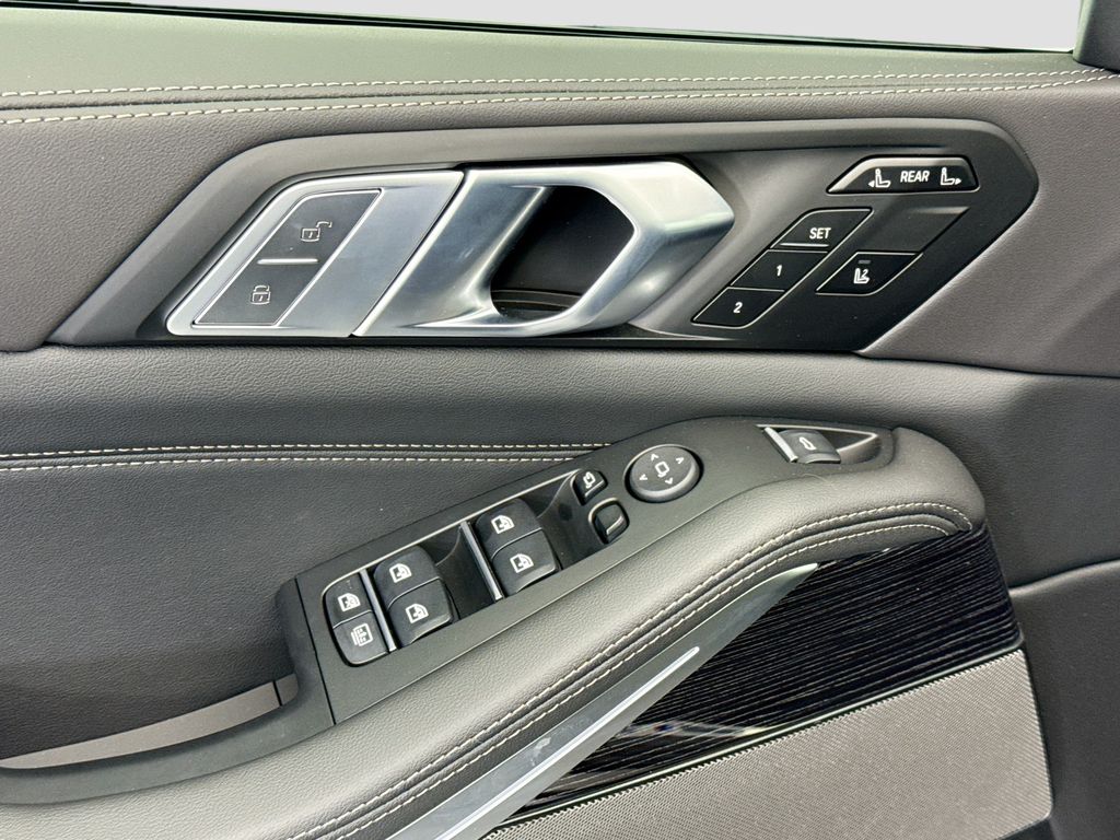 Thumbnail: 2026 BMW X7 - 23