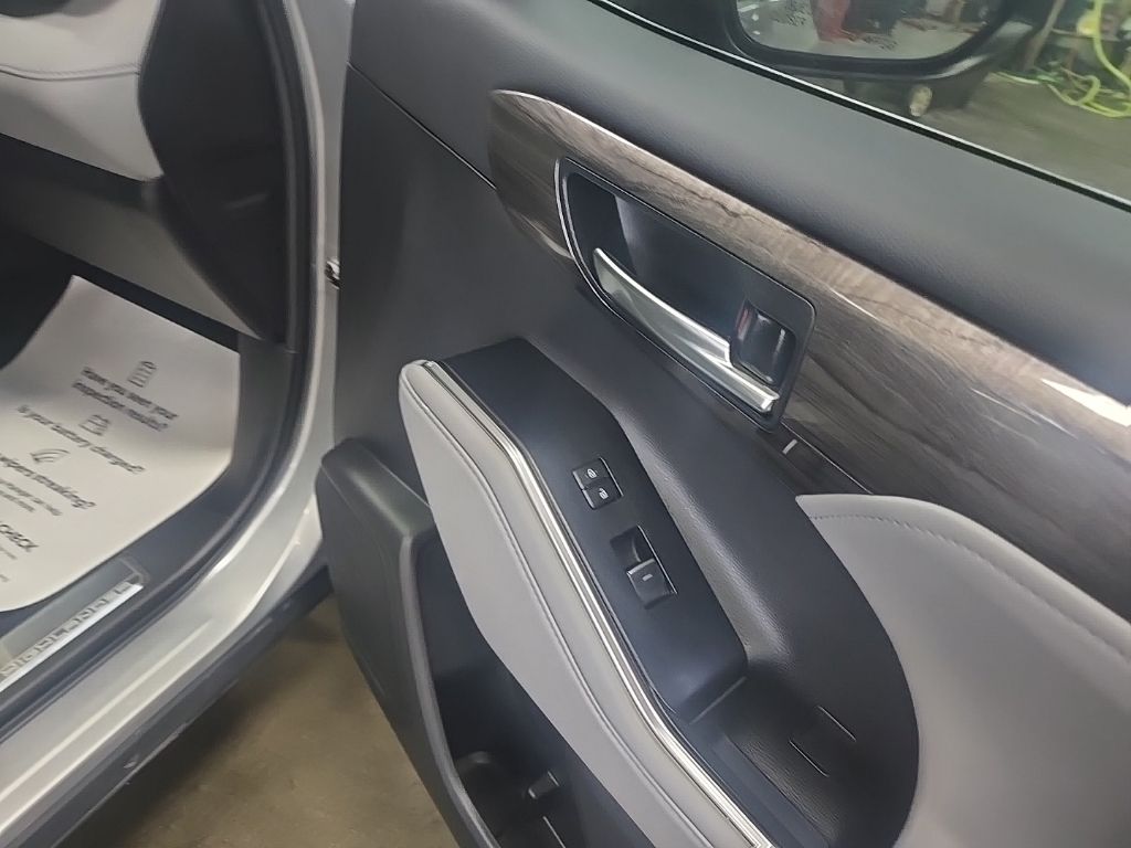 Used 2023 Toyota Highlander SUV