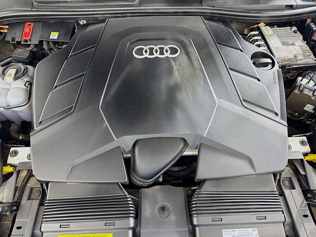 Thumbnail: 2020 Audi Q8 - 32