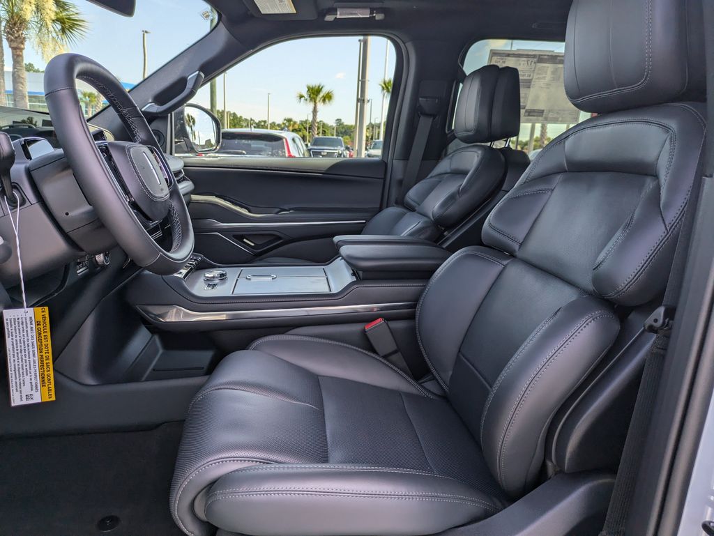 2027 Lincoln Navigator 