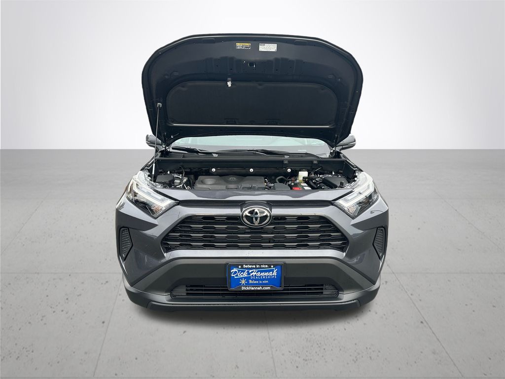 2025 Toyota RAV4 XLE photo 3