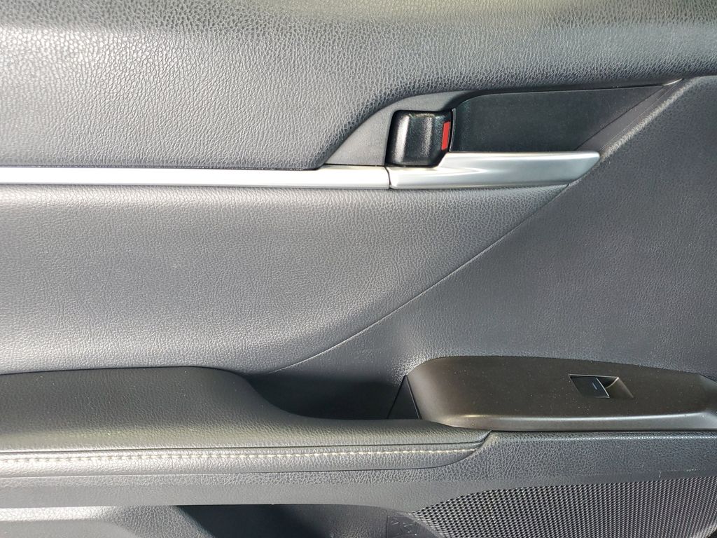 2023 Toyota Camry XSE - Photo 13