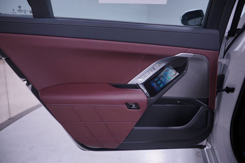 Thumbnail: 2025 BMW i7 - 16