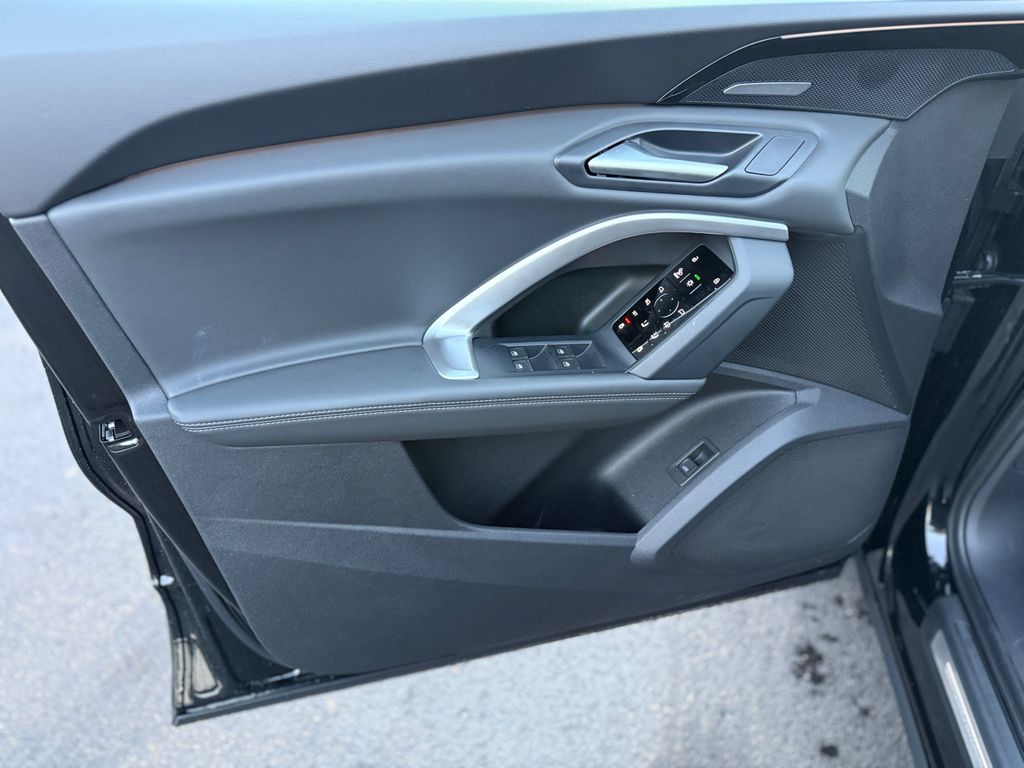 Thumbnail: 2025 Audi Q5 - 12