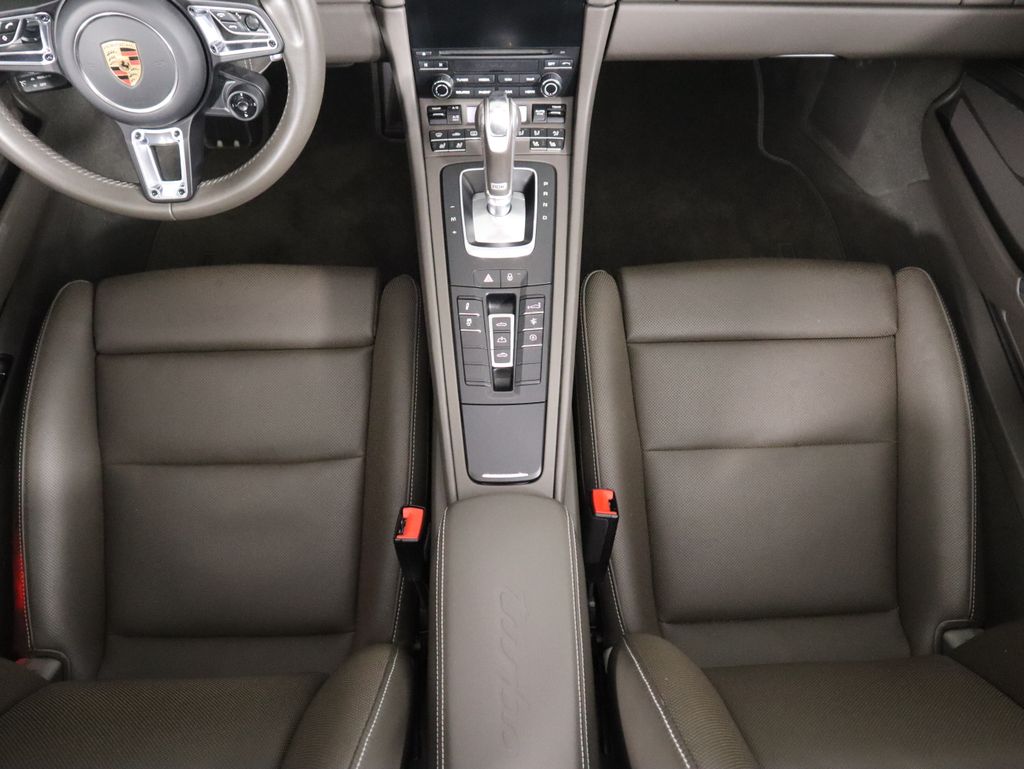 Thumbnail: 2017 Porsche 911 - 24