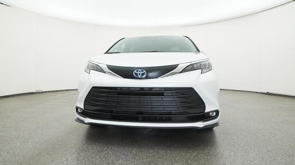 Thumbnail: 2025 Toyota Sienna - 17