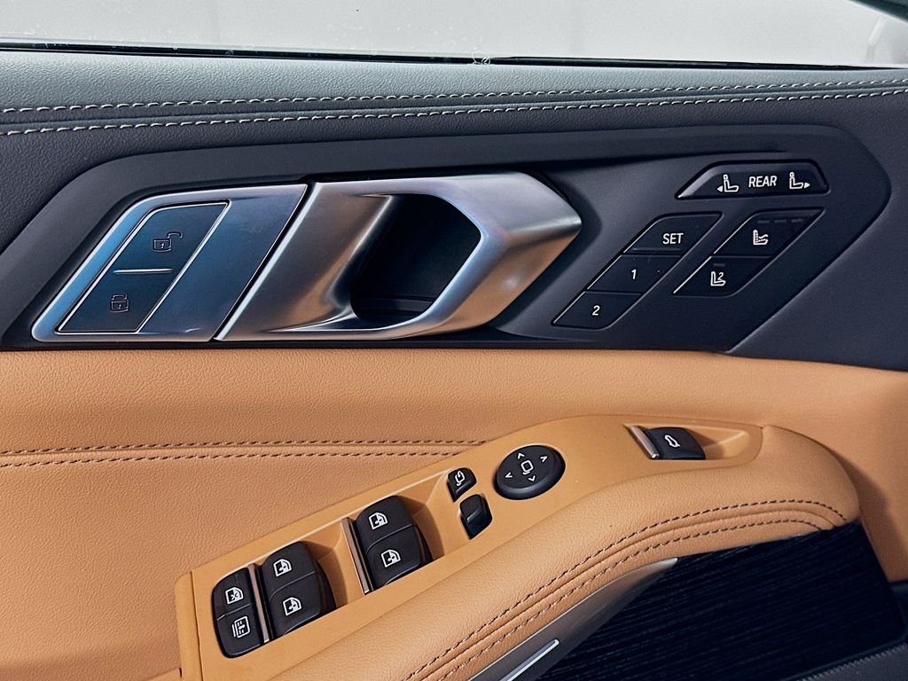 Thumbnail: 2026 BMW X7 - 20