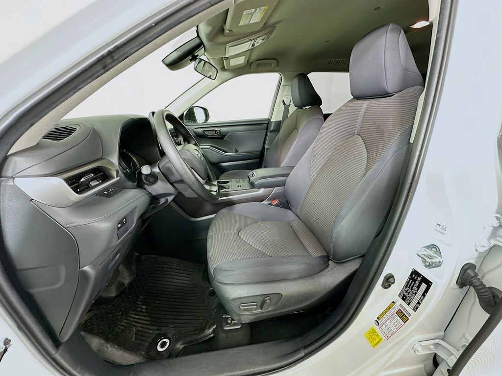 2023 Toyota Highlander L 20