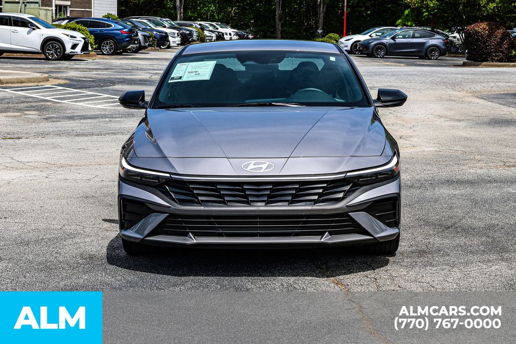 Used 2025 Silver Hyundai SEL Sport image 11