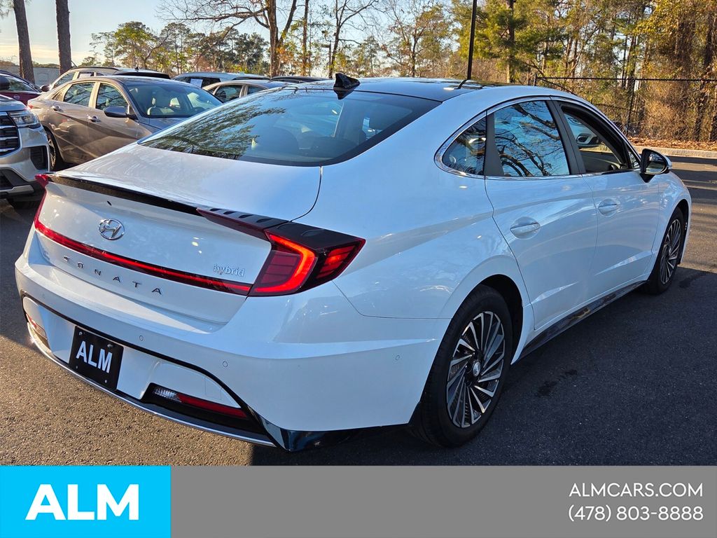 Used 2022 White Hyundai Limited image 7