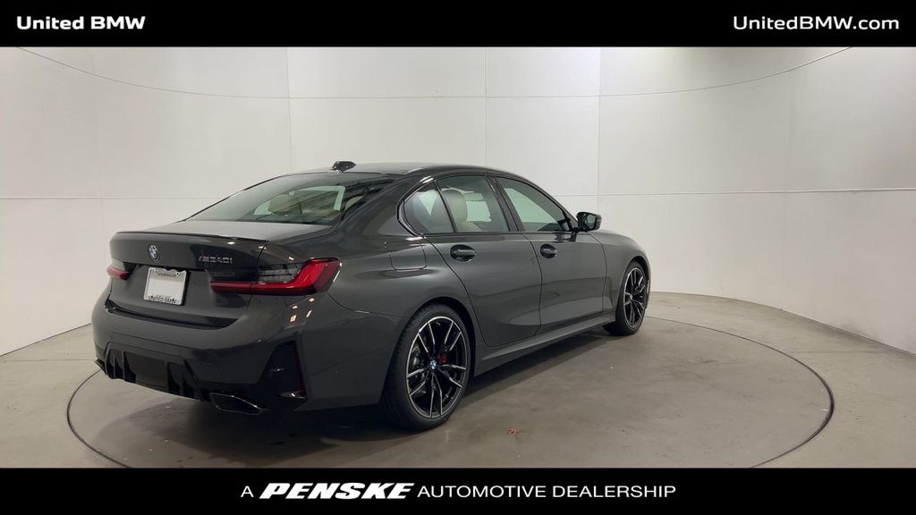 Thumbnail: 2026 BMW 3 Series - 8