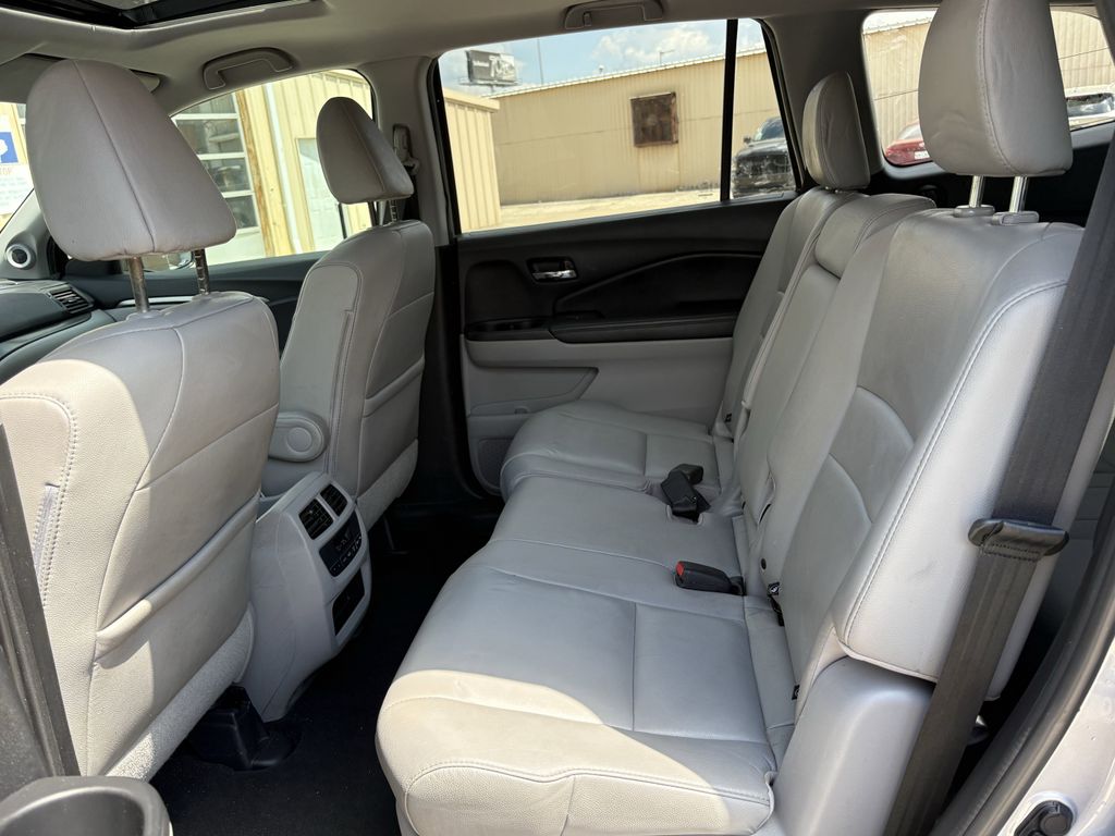 Used 2017 Lunar Silver Metallic Honda EX-L image 16