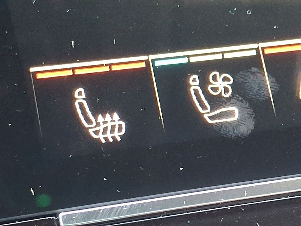 Thumbnail: 2026 Audi RS Q8 - 18