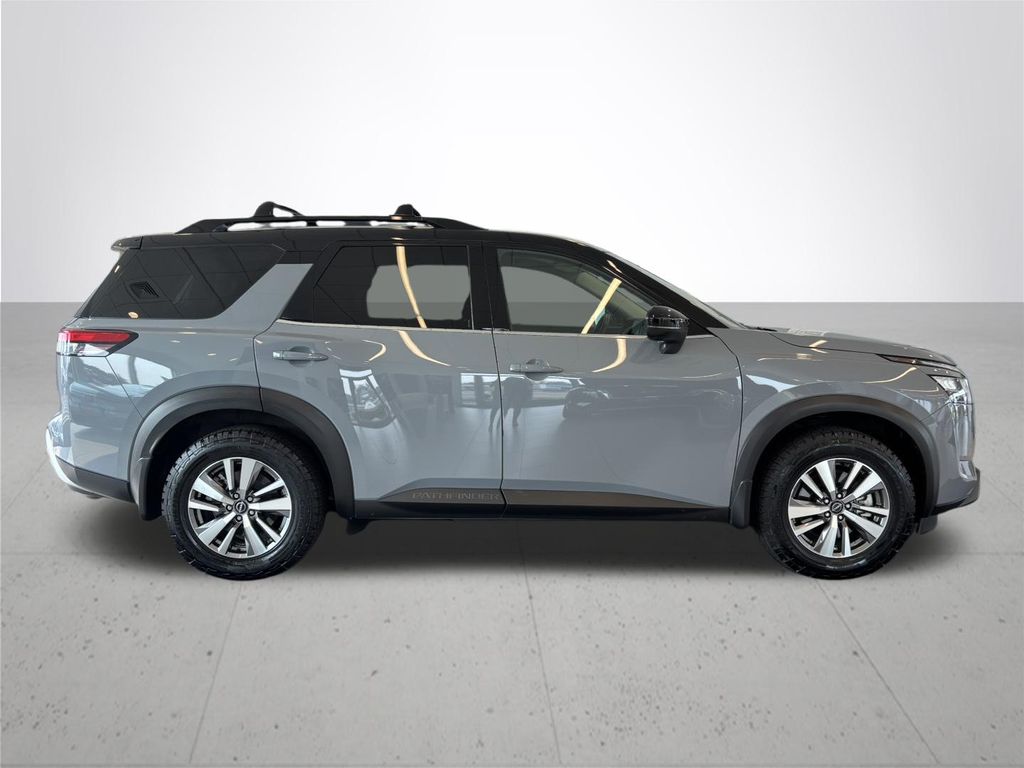 2022 Nissan Pathfinder SL