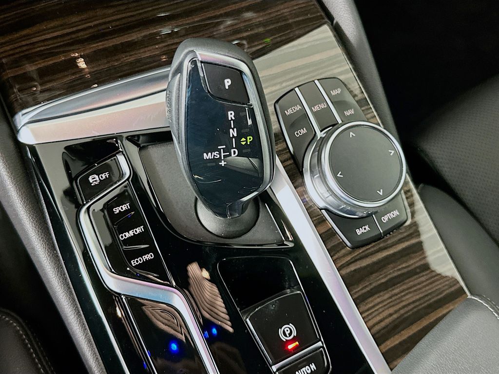 Thumbnail: 2022 BMW 5 Series - 17