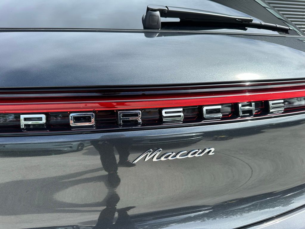 Thumbnail: 2025 Porsche Macan - 12