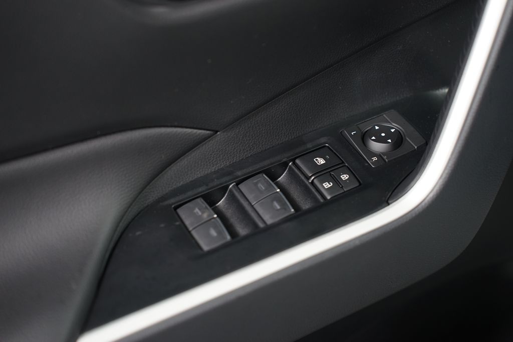 2025 Toyota RAV4 XLE 31