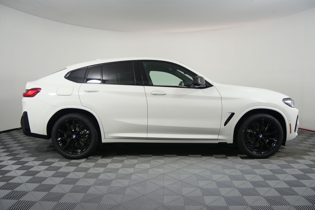 Thumbnail: 2025 BMW X4 - 2