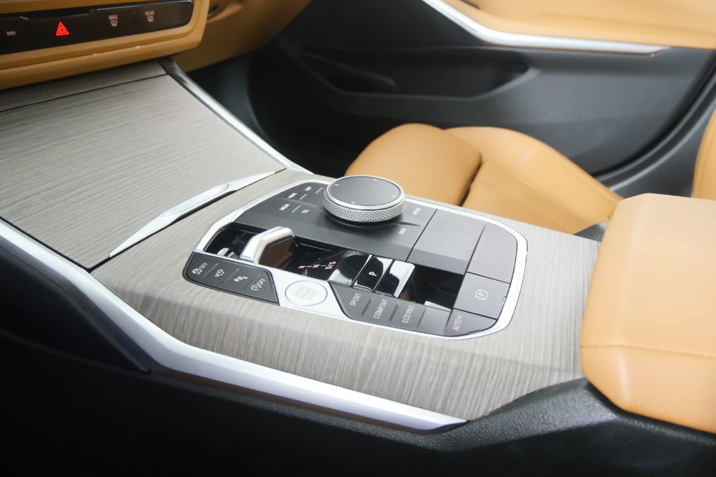 Thumbnail: 2025 BMW 3 Series - 25