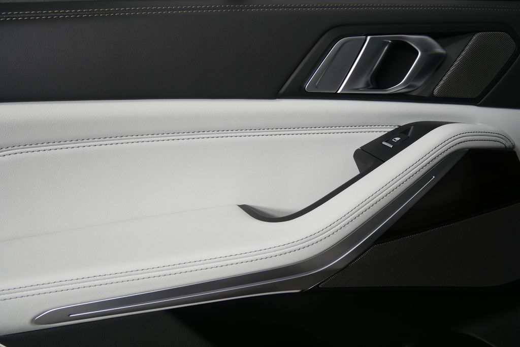 Thumbnail: 2026 BMW X5 - 13