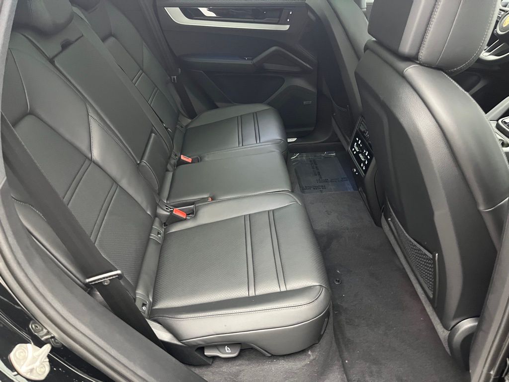 Thumbnail: 2026 Porsche Cayenne - 27